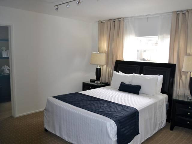 2 Bedroom Deluxe Suite